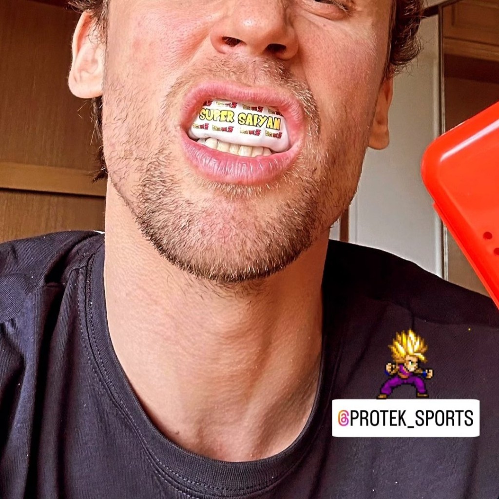 Maxime avec son protège-dents ProtekSports Vendetta et son étui